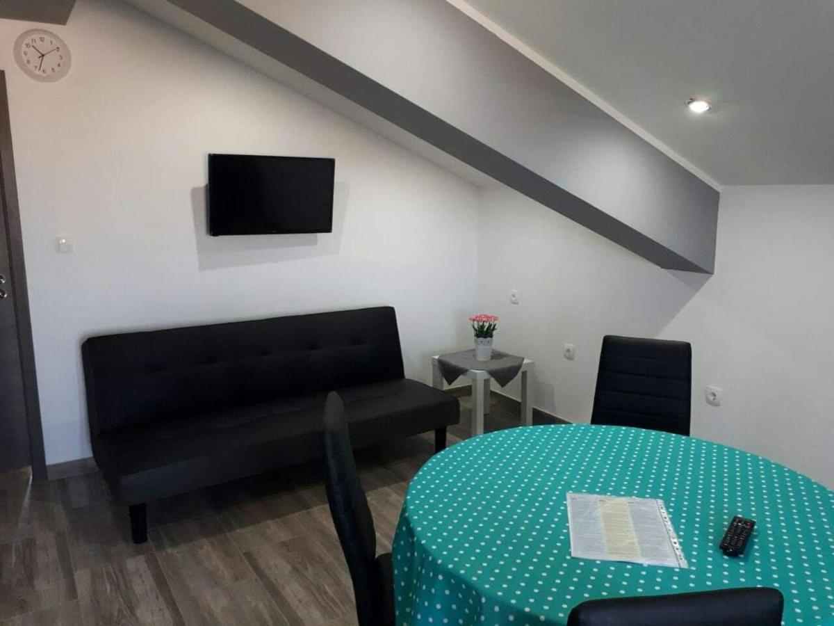 Apartmani Villa Anna Ražanac Εξωτερικό φωτογραφία