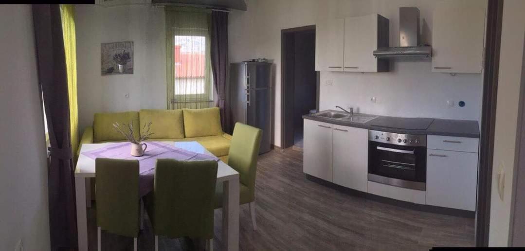 Apartmani Villa Anna Ražanac Εξωτερικό φωτογραφία