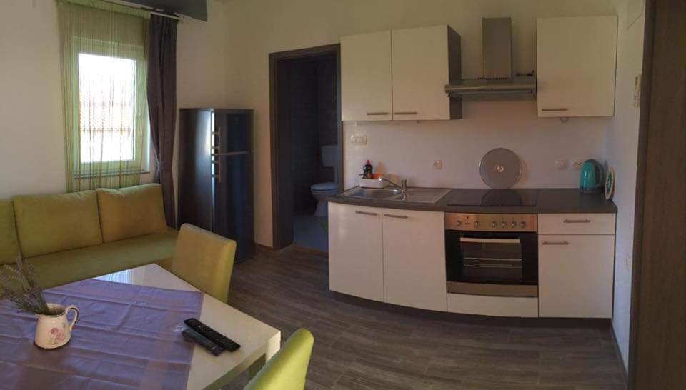 Apartmani Villa Anna Ražanac Εξωτερικό φωτογραφία