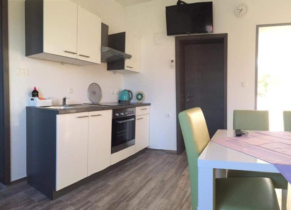 Apartmani Villa Anna Ražanac Εξωτερικό φωτογραφία