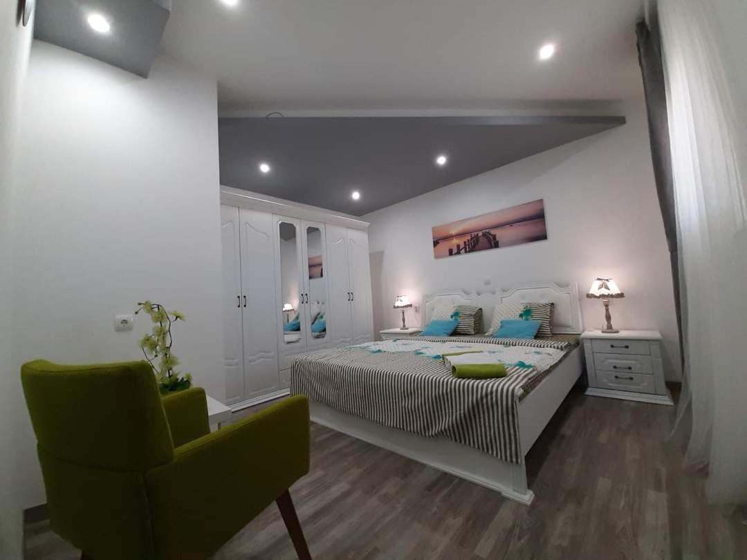 Apartmani Villa Anna Ražanac Εξωτερικό φωτογραφία